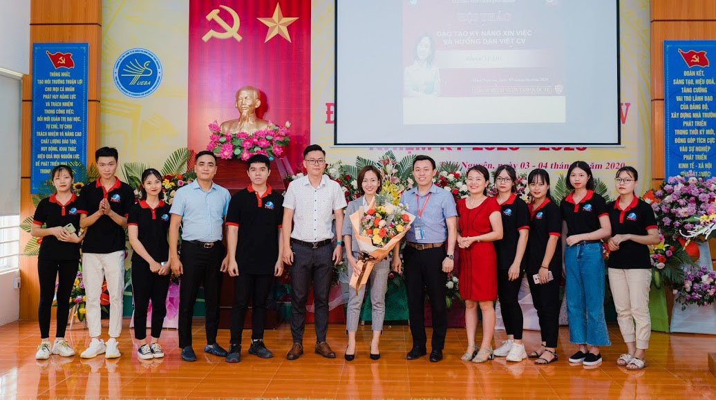 Hội thảo đào tạo kỹ năng phỏng vấn và hướng dẫn viết CV tại Trường Đại học Kinh tế & QTKD đã diễn ra thành công tốt đẹp